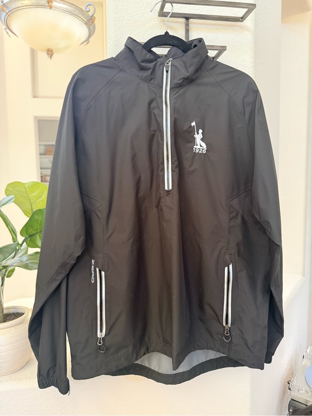Zero Restriction Tour Series Men’s Golf Windbreaker